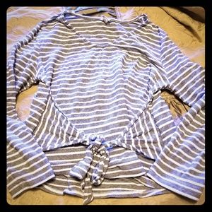 Long sleeve top with tie